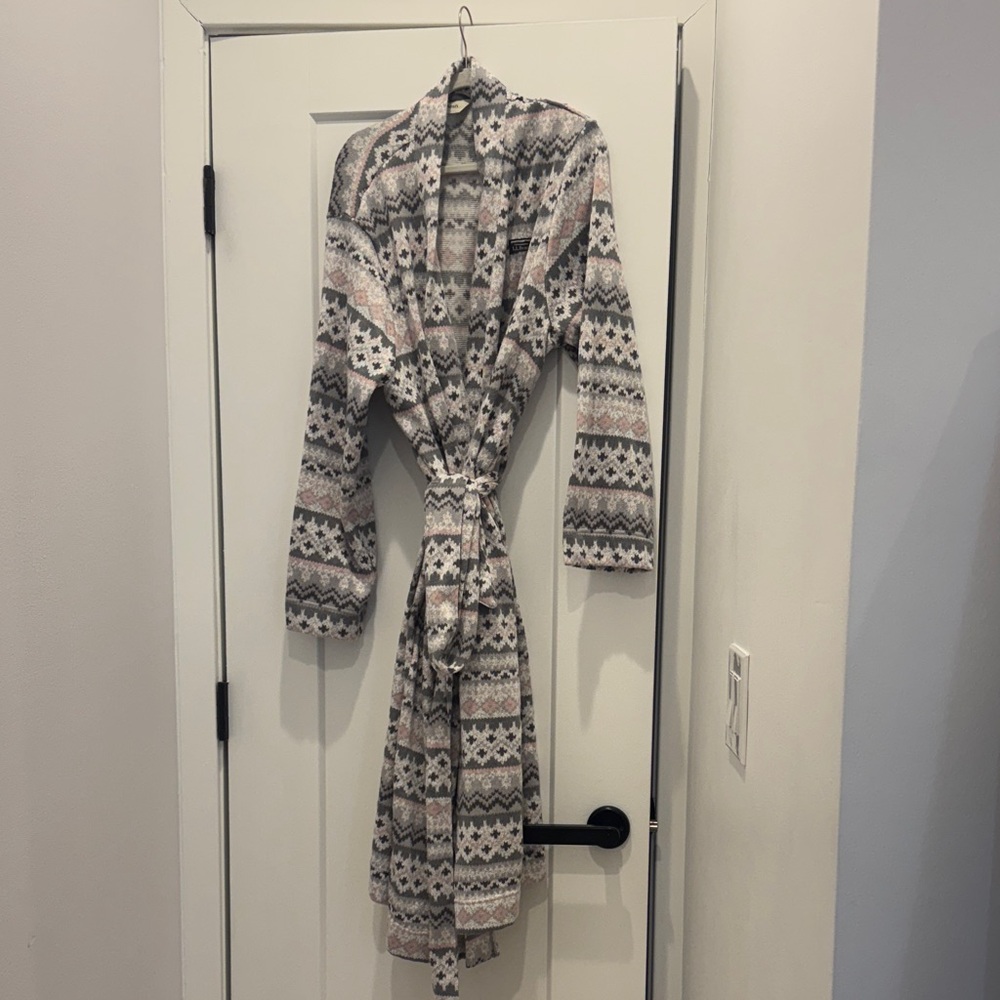 L.L. Bean Women's Robe with Pattern - Gray and Pink